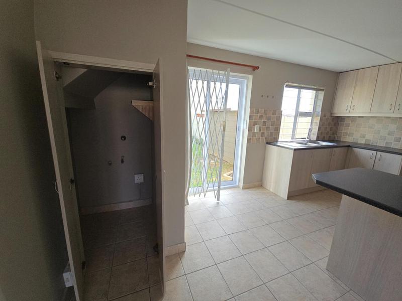 To Let 2 Bedroom Property for Rent in Admirals Park Western Cape